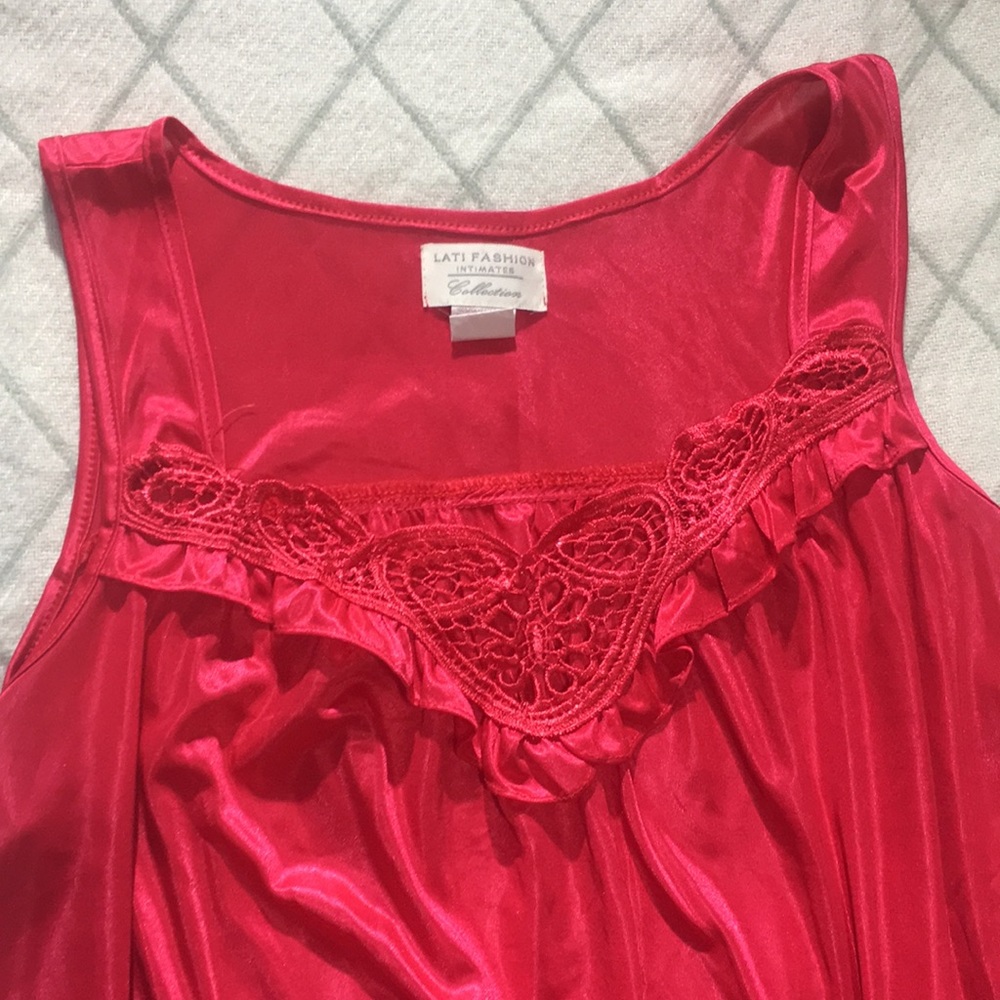 VTG LATI FASHION INTIMATES COLLECTION Red Nightgown ❤️
